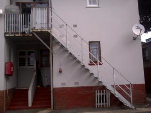Wooden stair builder