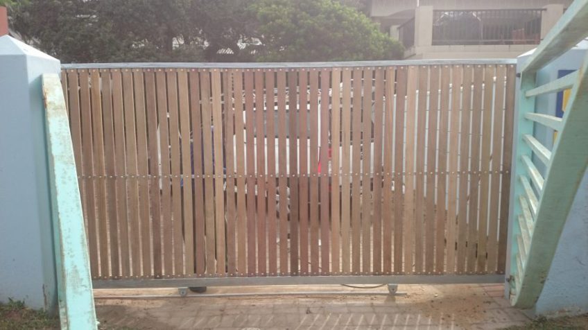 Steel Driveway Gate Cladding, Umdloti May 2014 1