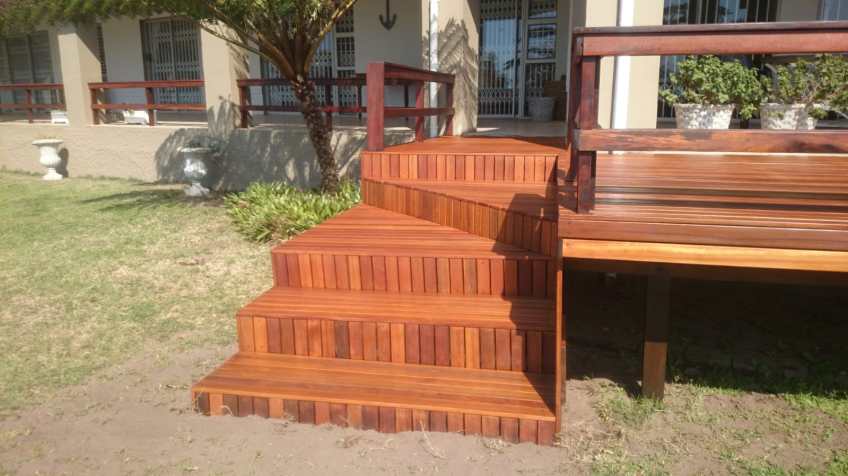 Wooden sundeck in balau